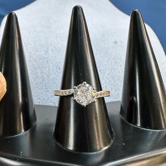 New 925 Italy Sterling Silver Elegant Women's Ring with Clear Stones Size 7 - Picture 10 of 11